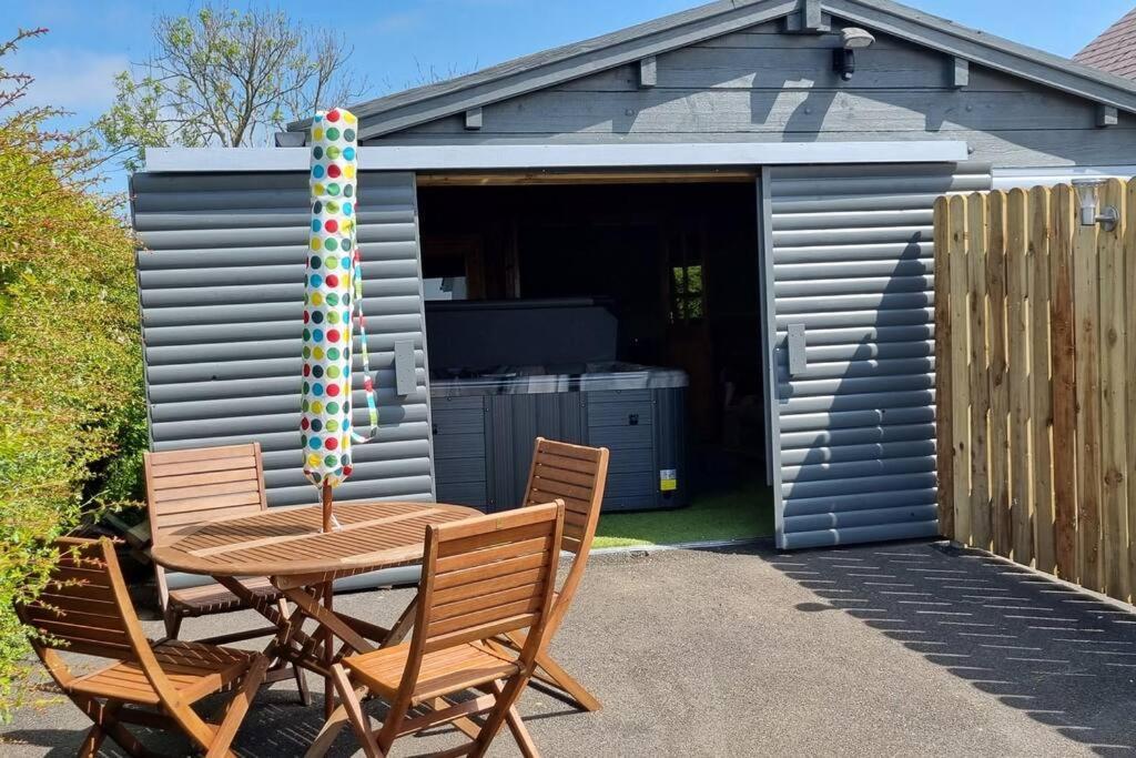 Grace'S Place With Hot Tub & Games Room Carrickfergus Esterno foto
