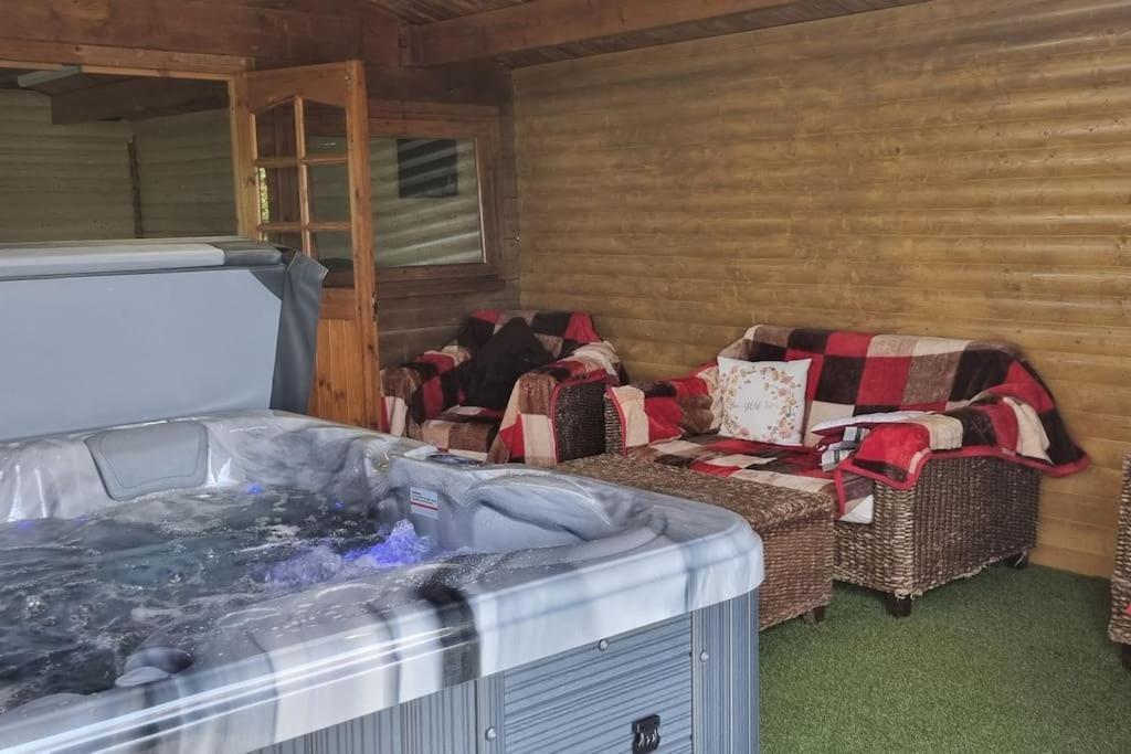 Grace'S Place With Hot Tub & Games Room Carrickfergus Esterno foto